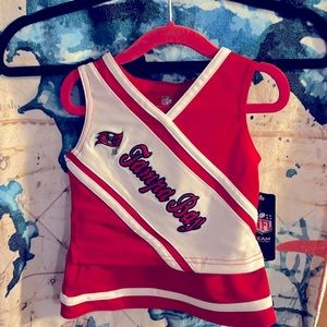 Girls two-piece Tampa Bay Buccaneers outfit 2T